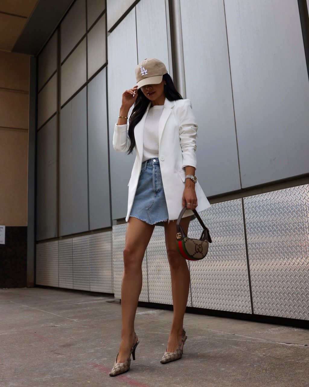 mia-mia-mine-amazon-basics-white-blazer.jpg