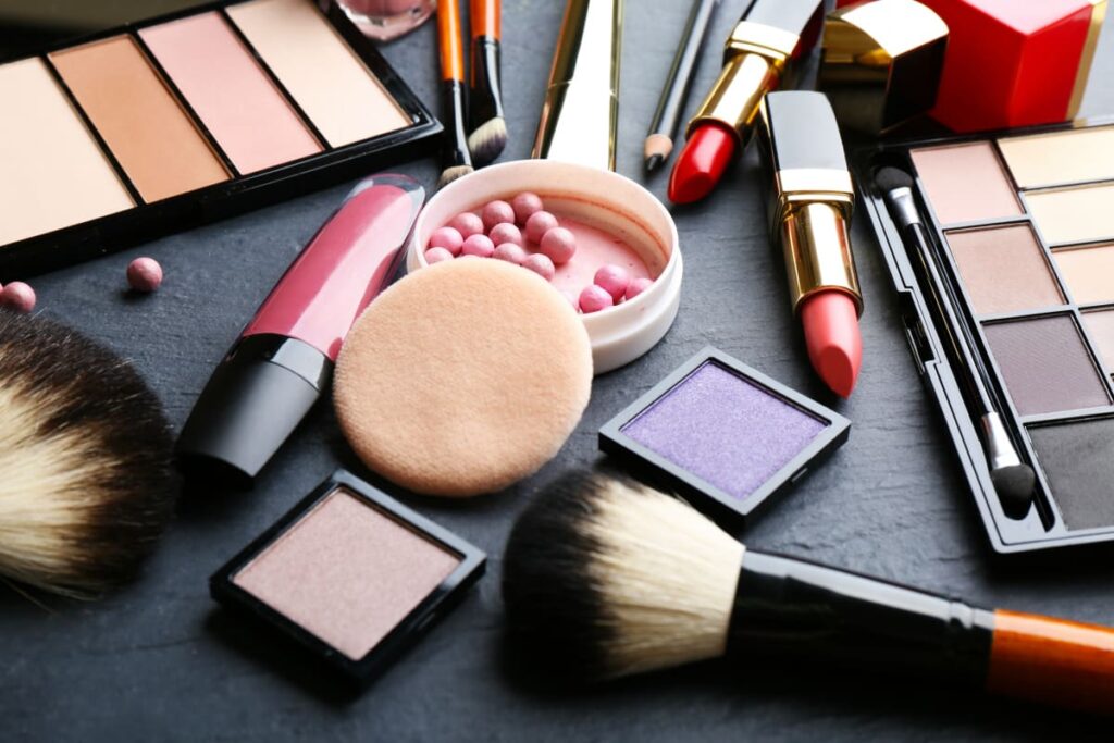12_Make_Up_Halal_yang_Aman__Baik_Untuk_Kamu_Si_Beauty_Enthusiast