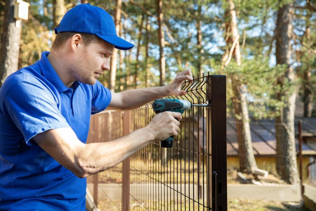 fence-Setting-Gates