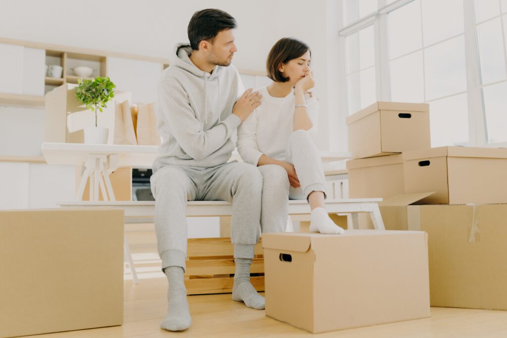 indoor-shot-of-frustrated-woman-and-man-face-finan-2022-08-02-00-41-01-utc-min