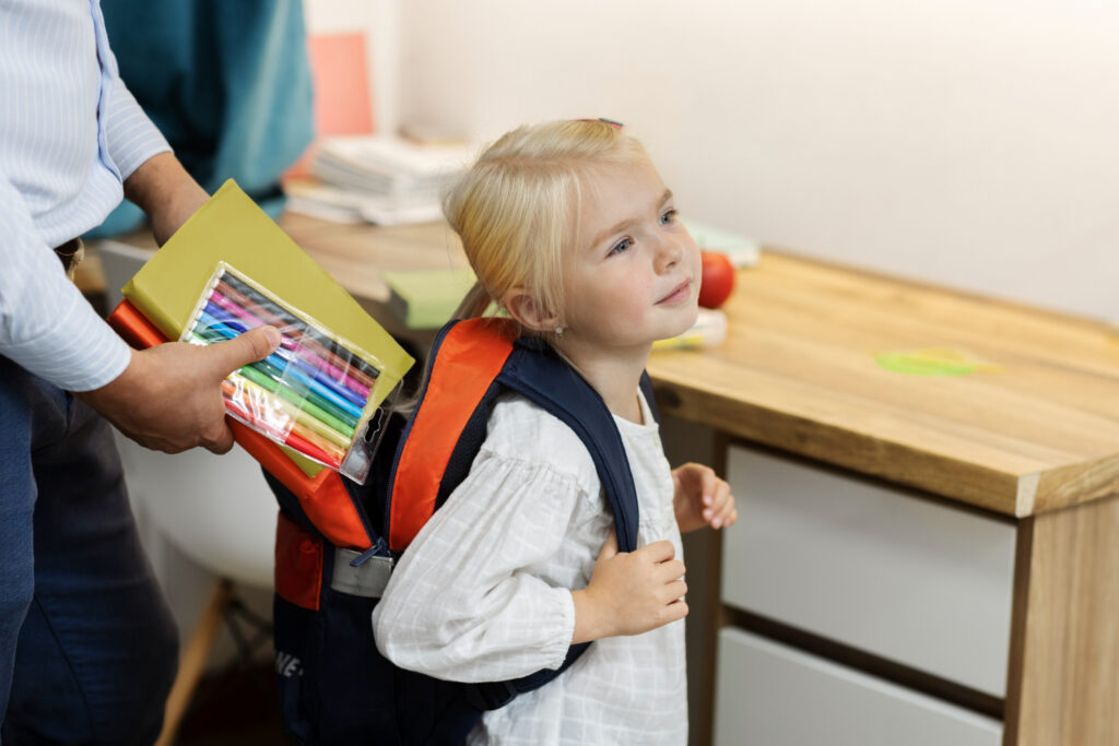 side-view-smiley-girl-school