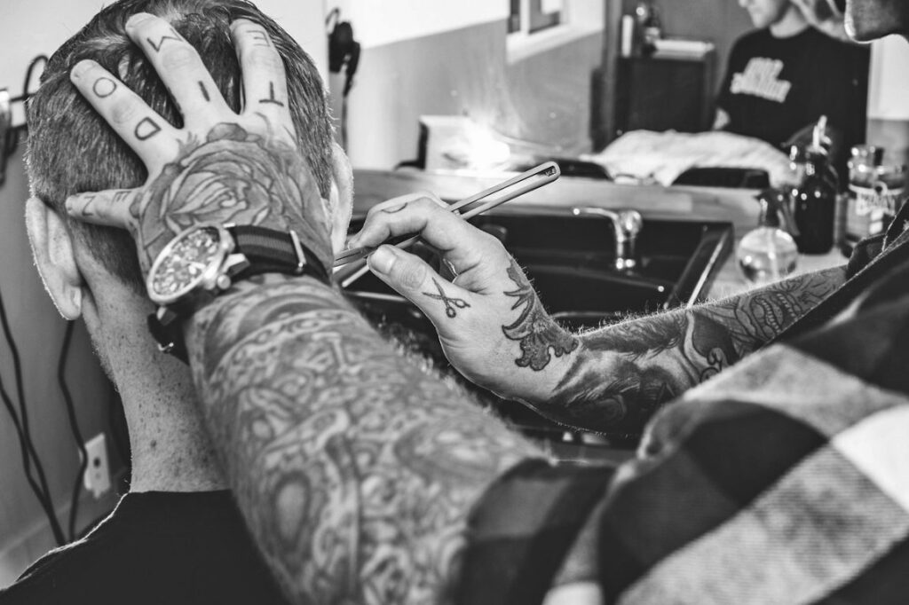 tattooed-barber-1150x766