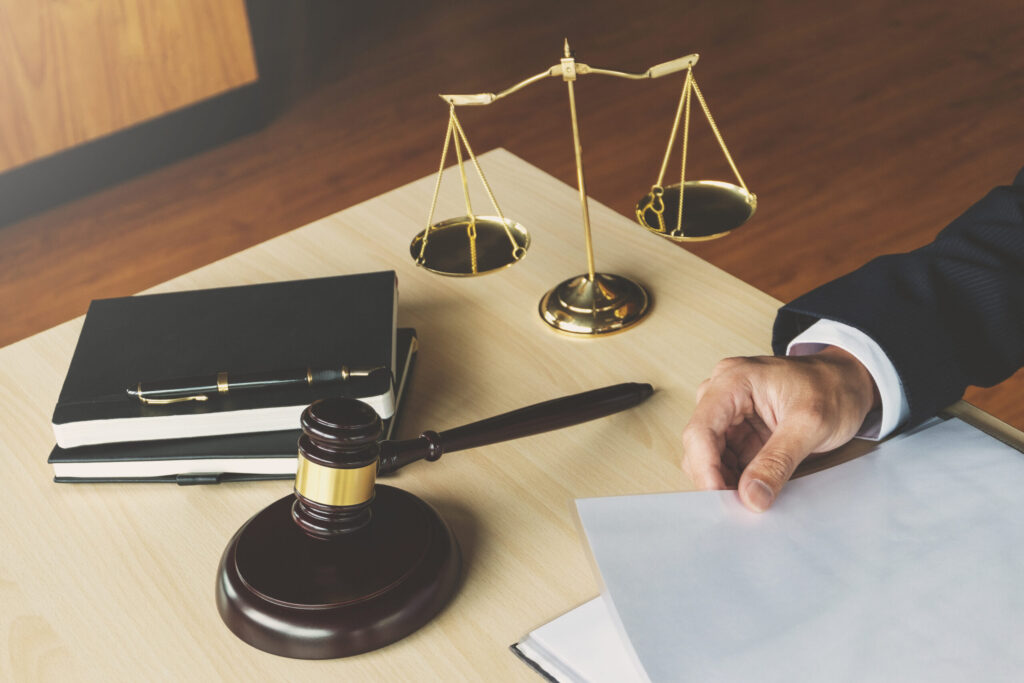 Commercial lawyer job UK