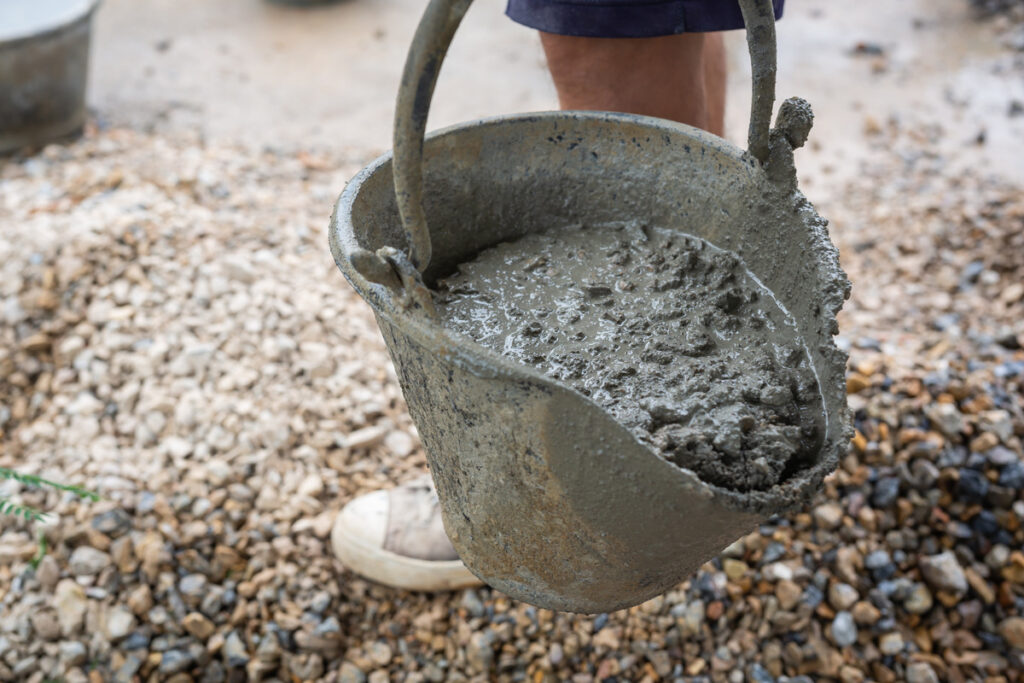 Ready Mix Concrete vs. On-Site Mixing Understanding the Pros and Cons (1)
